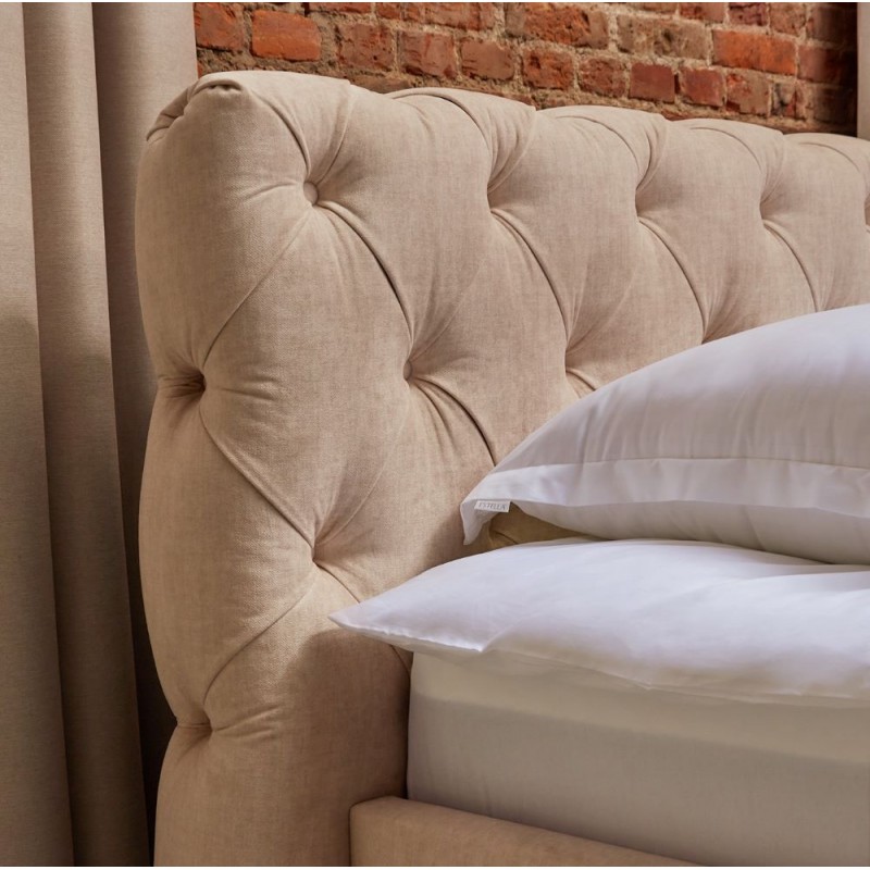 Lova Chesterfield
